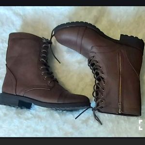 NWT lace up boots with zipper